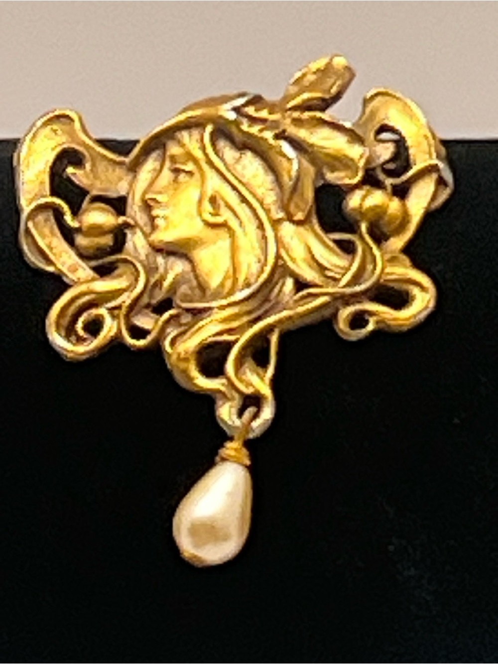 Alya Gold Art Nouveau Woman Brooch with Pearl Drop Pendant